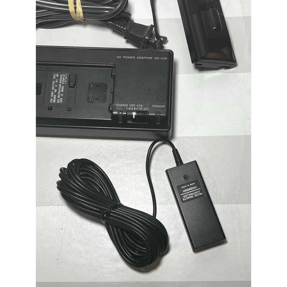 Sony Handycam CCD-TR71 Video 8 Camcorder Camera w Bag FOR PARTS OR REPAIR ONLY